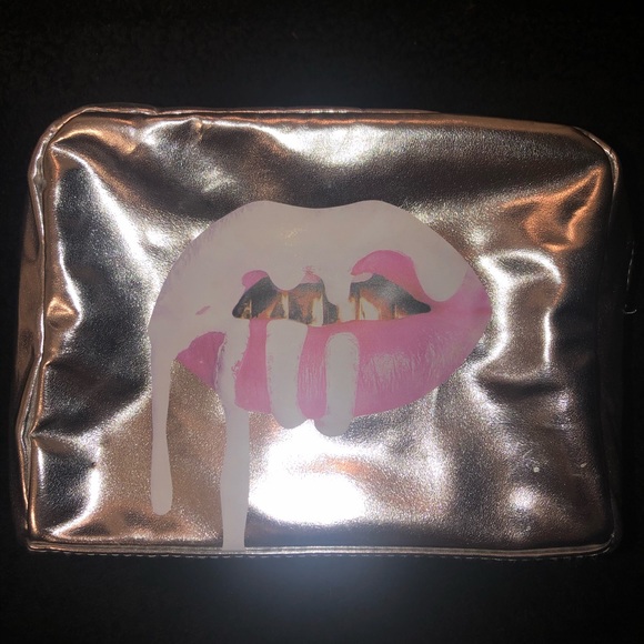 Kylie cosmetic bag. Bundle deal - Picture 2 of 16